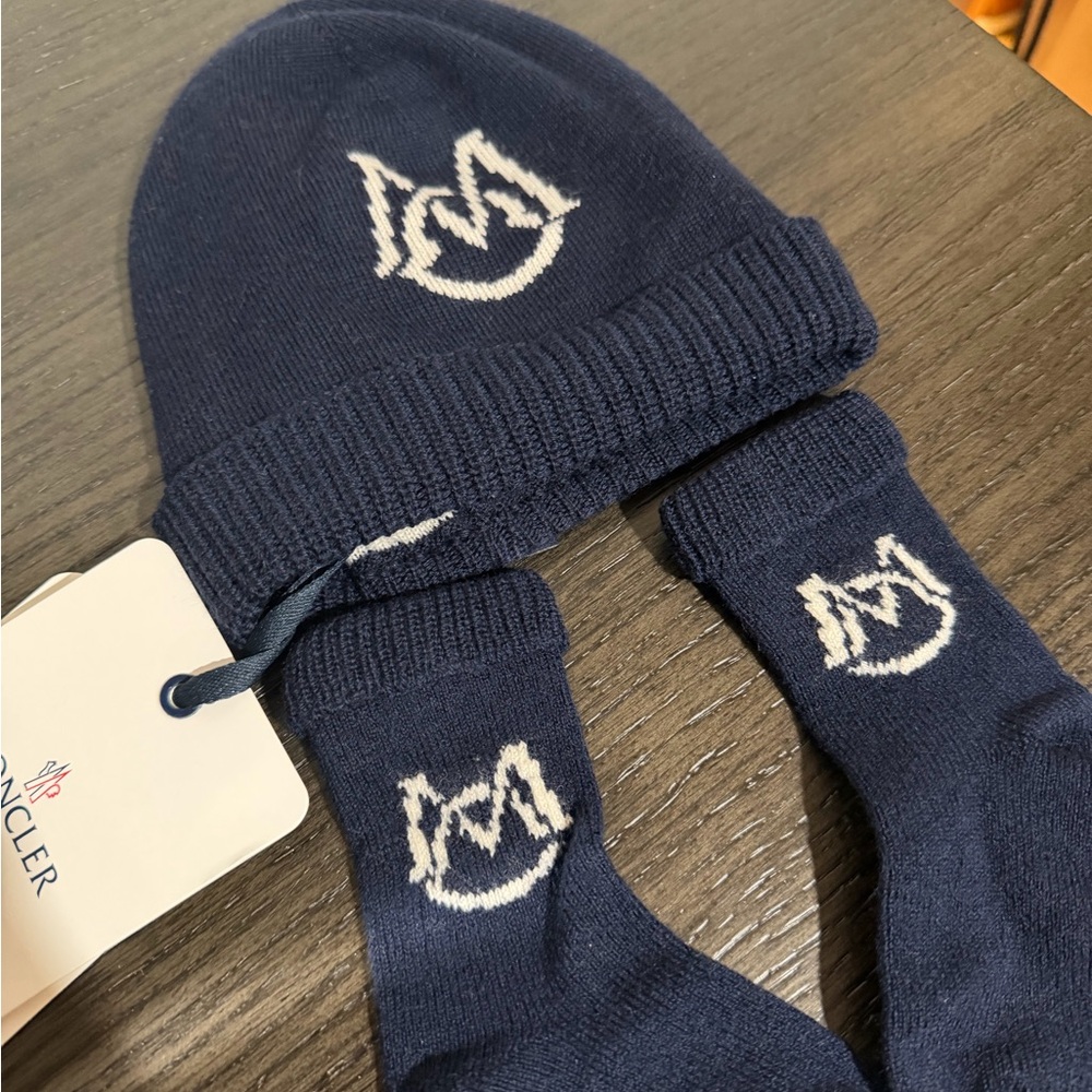 Moncler Infant Beenie and socks xxxs 0-3months